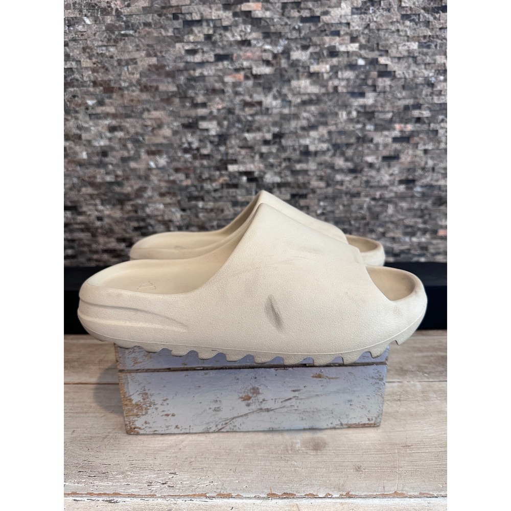Adidas Yeezy Slide‎ Bone Sand Mens Size 9 US Foam Slip On Sandals GZ5554